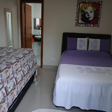 Sobrado 08 Com Duas Suites, Conf グァルジャー エクステリア 写真